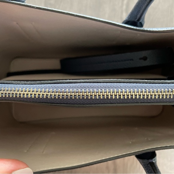 NEW Kate Spade Navy Tote with Crossbody Strap - Picture 5 of 6